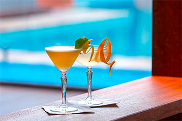 Enjoy a delicious cocktail at Kimberley Sands Restaurant