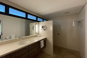 Pool and Garden View Twin Bathroom
